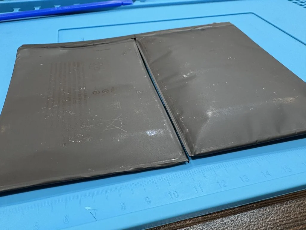 iPad Air 4 膨張端末のデータ救出と安全処分