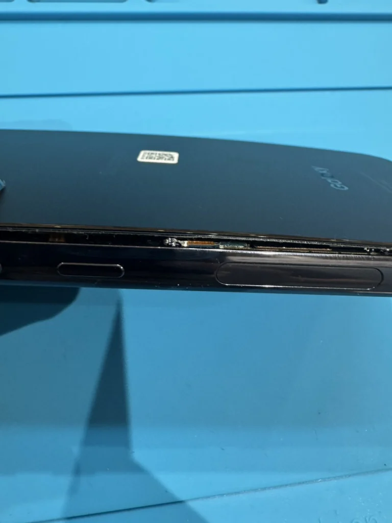 【Galaxy S22】裏蓋・背面パネルが浮いた？バッテリー膨張の危険性とデータそのまま即日で交換修理する方法