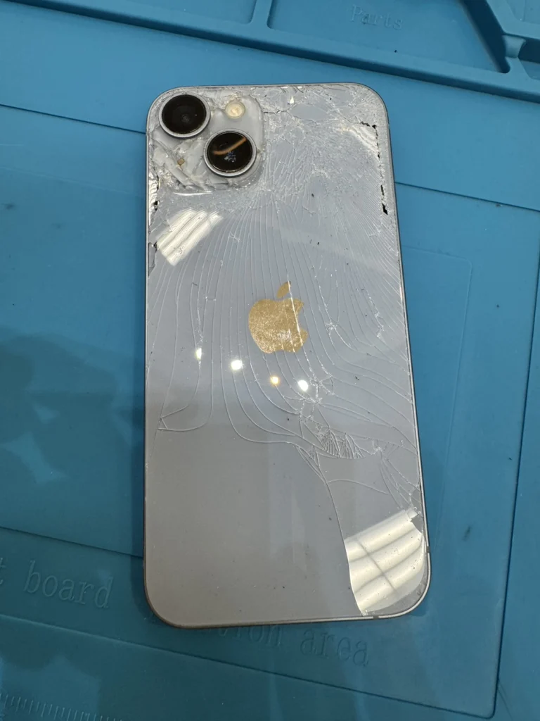 iPhone 14の背面ガラス&バッテリー交換は「スマホリペアプラス アル・プラザ八日市店」へ!データそのまま同時修理