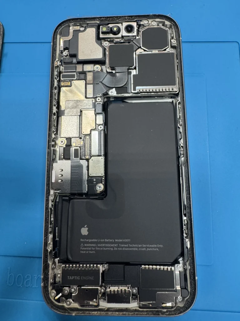 【滋賀・栗東】車に轢かれて大破したiPhone 15 Pro…カメラも外れた絶望的状態から、奇跡の「データ取り出し」に成功!