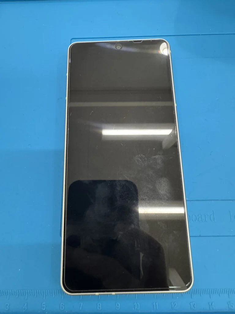 AQUOS sense8 画面修理 修理前